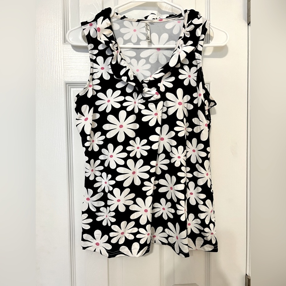 Lulu B summer sleeveless top size medium